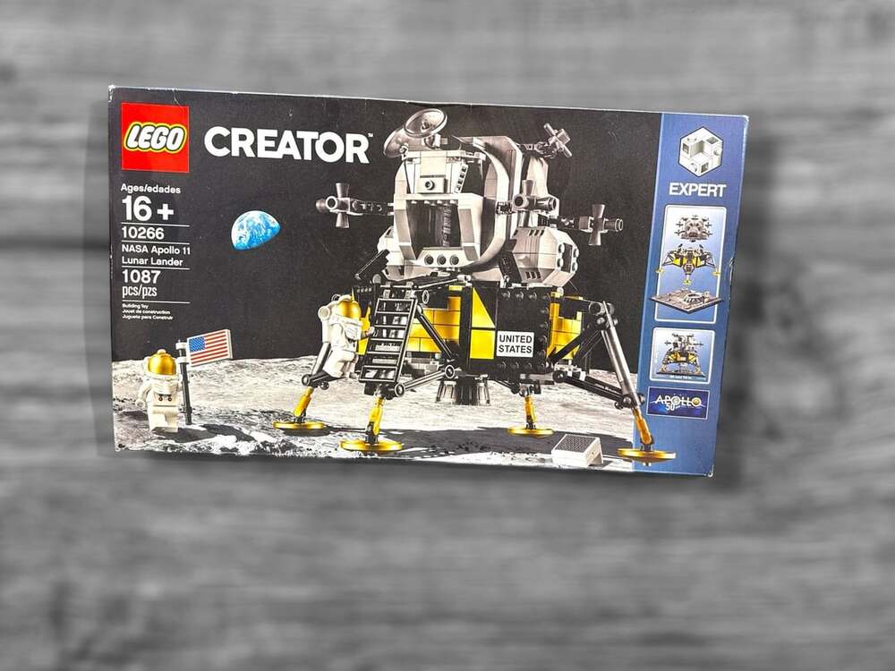 LEGO 10266 NASA Apollo 11 Lunar Lander 16+ * 1087 pieces NEW Retired Sealed